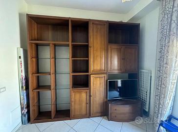 Parete attrezzata in legno….soggiorno