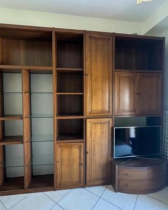 Parete attrezzata in legno….soggiorno