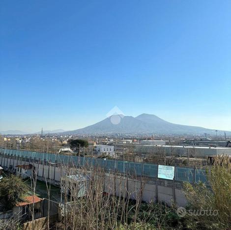 3 LOCALI A NAPOLI