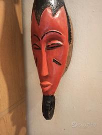 Maschera Africana in Legno Intagliato 