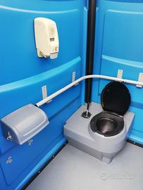 Bagno chimico con water per normodotati e disabili