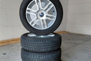Gomme con cerchi in lega Fiat Panda 165
