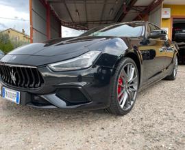 Maserati Ghibli V6 430 CV Q4 Gransport