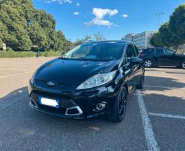 Ford Fiesta 1.4 TDCi con carplay e fari full led