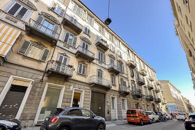 AMPIO BILOCALE IN BUONE CONDIZIONI IN ZONA RESIDEN