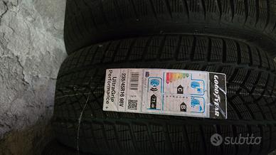 gomme goodyear  235/45 r18  ultra grip 