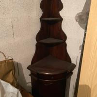 Angoliera in legno stile classico con mensole