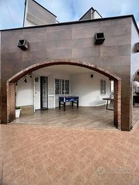 Rif. 408 villa singola con giardino baia verde