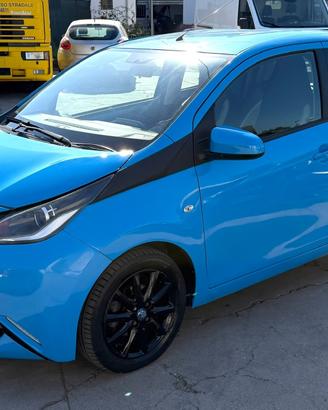Toyota Aygo 1.0 VVT-i 69 CV 5 porte x-cool