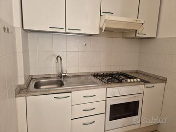 Mobile cucina con elettrodomestici