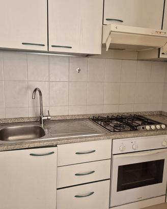 Mobile cucina con elettrodomestici
