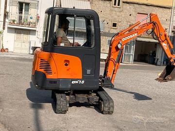 miniescavatore dooson dx 18