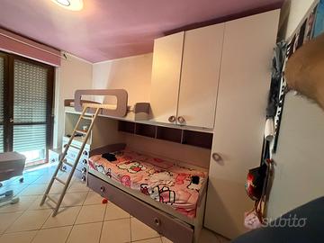 Cameretta bimba con 3 letti