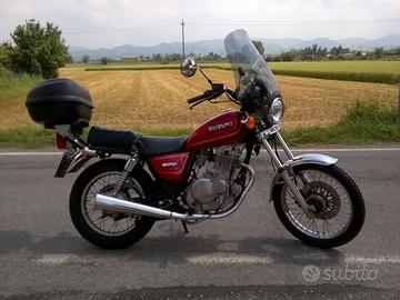 Moto Suzuki GN 250