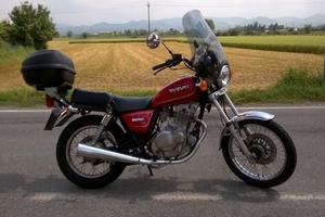 Moto Suzuki GN 250