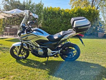 Motociclo Honda nc700x cambio DCT patente A2