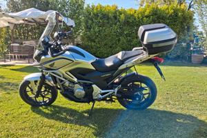 Motociclo Honda nc700x cambio DCT patente A2
