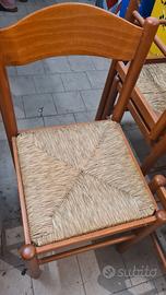 Sedie in legno con sedile paglia