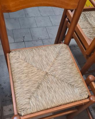 Sedie in legno con sedile paglia
