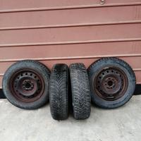 Cerchioni Fiat da 13 su gomme invernali 155/70 13