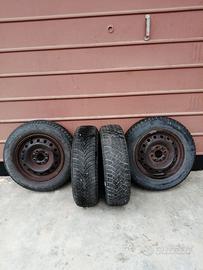 Cerchioni Fiat da 13 su gomme invernali 155/70 13