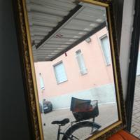 quadri, specchi, vasi. 