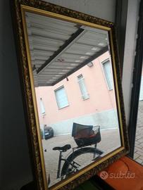 quadri, specchi, vasi. 