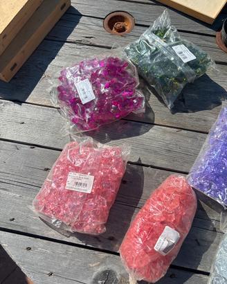 Cristalli decorativi in plastica e vetro