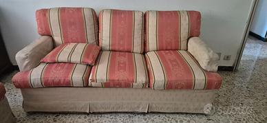 Divano letto e 2 poltrone.
