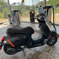 Vespa GTS 300 S come nuova