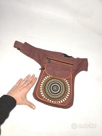 marsupio a tre tasche con serigrafia 