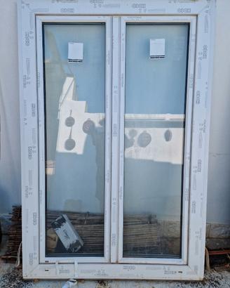 Finestre e portoncino nuove in pvc