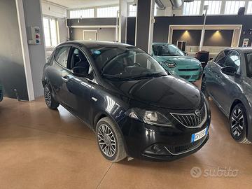 Lancia Ypsilon 1.0 firefly hybrid silver