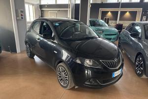 Lancia Ypsilon 1.0 firefly hybrid silver