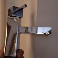 Rubinetto lavabo bagno 