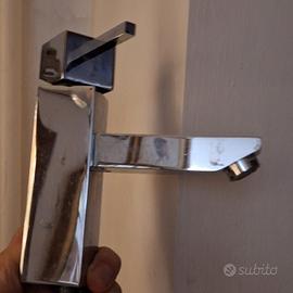 Rubinetto lavabo bagno 