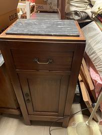 Comodini in legno antico