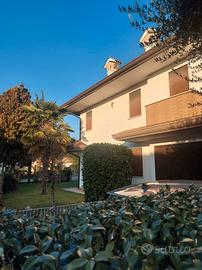 Vendita villetta ind. garage, giardino e terreno
