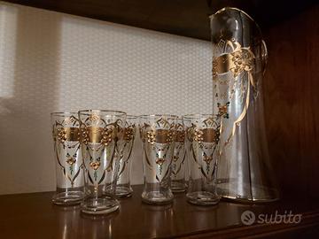 Bicchieri antichi con caraffa