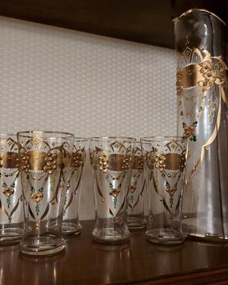 Bicchieri antichi con caraffa
