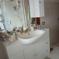 Mobile bagno con lavabo