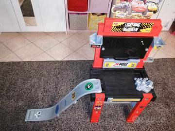 Piano lavoro con scivolo Smoby Cars Saetta McQueen