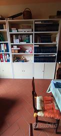Grande libreria perfettamente mantenuta