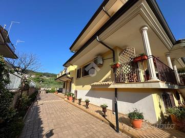 VILLA SINGOLA A FALERNA