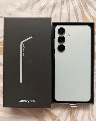SAMSUNG Cellulare, Orologio, Auricolari e SmartTag