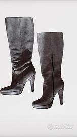 Stivali di camoscio beige n. 37 tacco e plateau