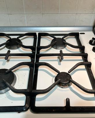 Cappa, forno e fuochi a gas