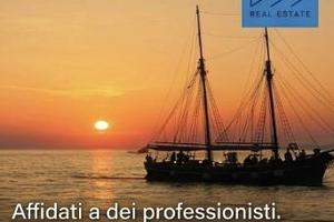 Attività / Licenza di 900 m² con più di 5 locali a