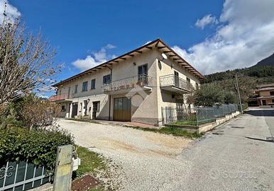 CASA SEMINDIPENDENTE A GUALDO TADINO