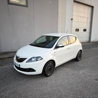 Lancia Ypsilon 1.0 FireFly 5 porte S&S Hybrid Albe